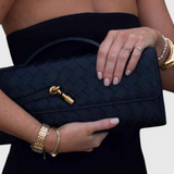 Clutch Τσάντα Melanie με Χρυσό Κόμπο