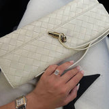 Clutch Τσάντα Melanie με Χρυσό Κόμπο